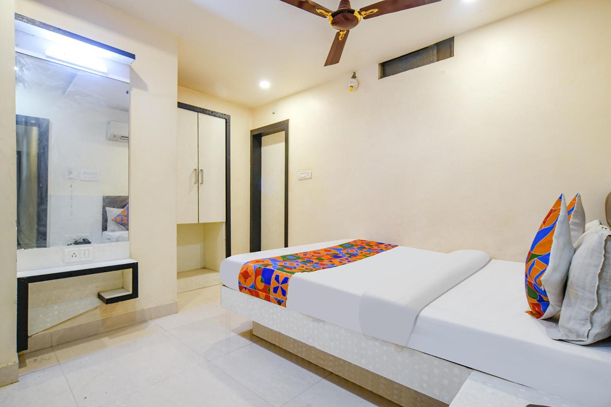 Fabhotel Shivam Palace- Near Mahakal Mandir Uddzsaín Kültér fotó