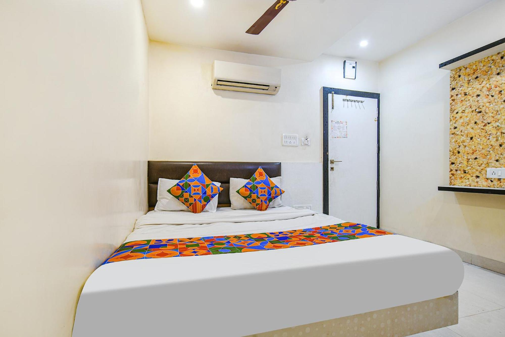 Fabhotel Shivam Palace- Near Mahakal Mandir Uddzsaín Kültér fotó