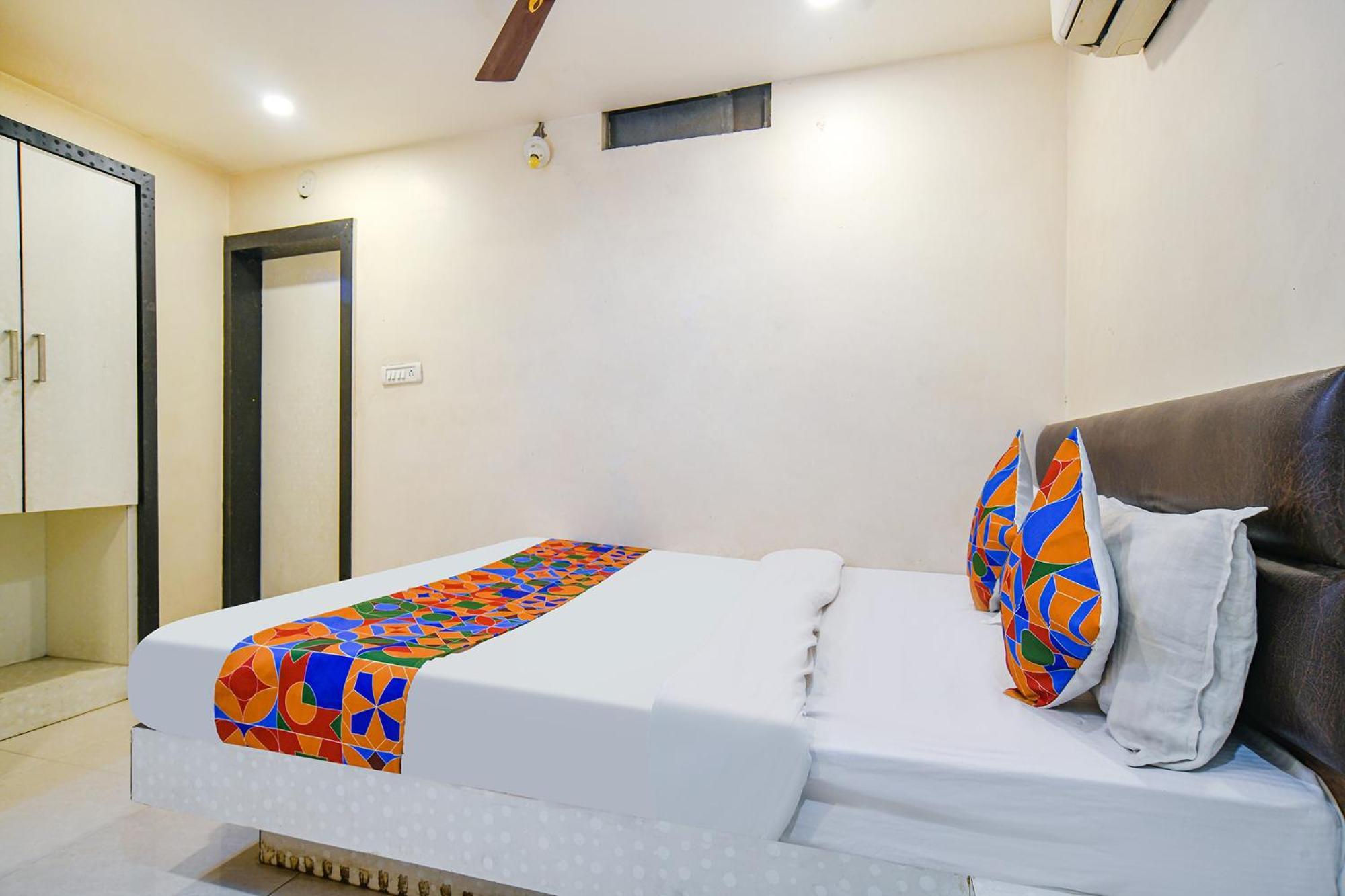 Fabhotel Shivam Palace- Near Mahakal Mandir Uddzsaín Kültér fotó