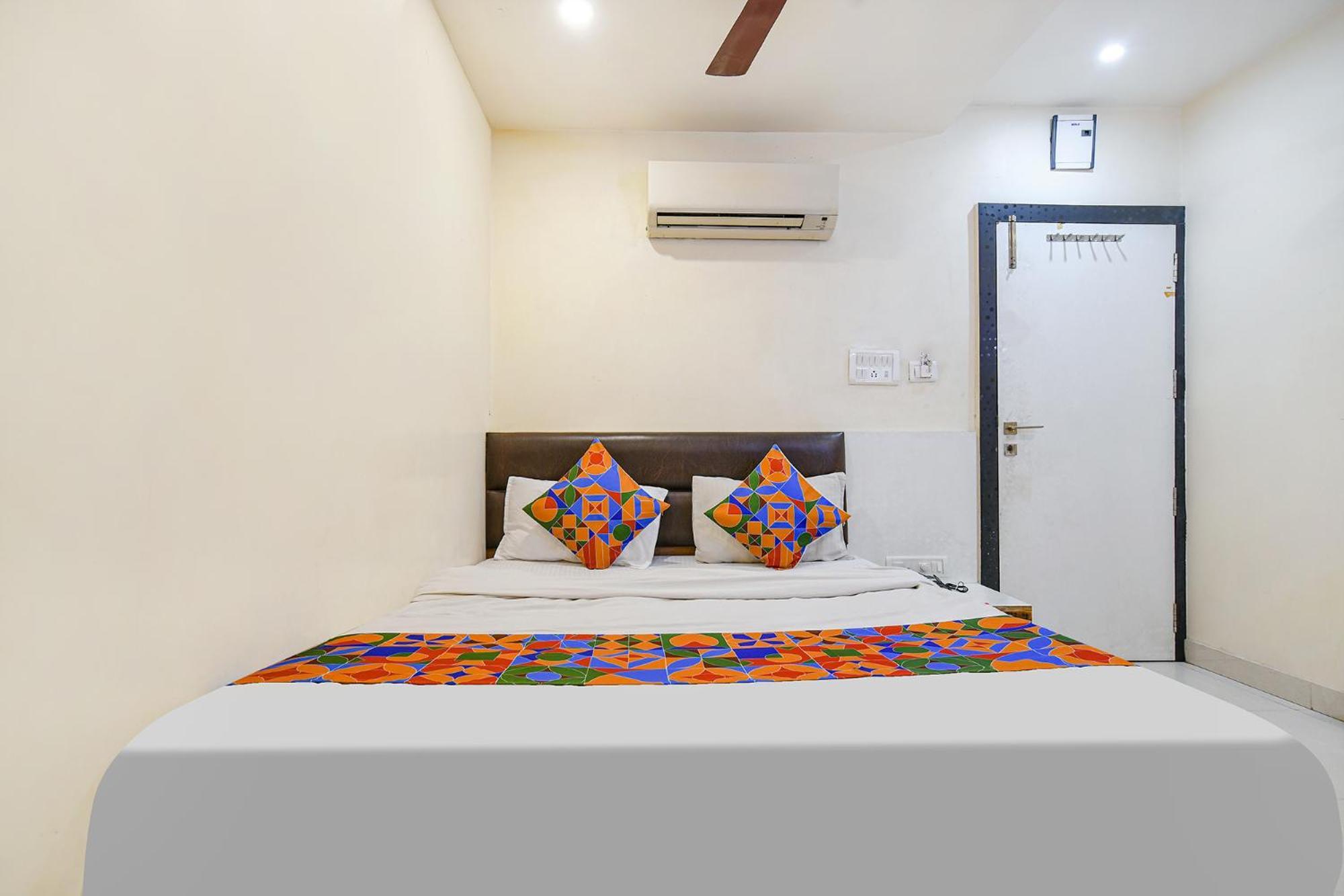 Fabhotel Shivam Palace- Near Mahakal Mandir Uddzsaín Kültér fotó