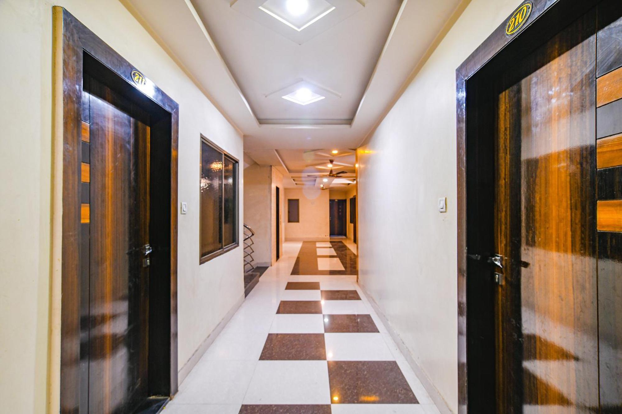Fabhotel Shivam Palace- Near Mahakal Mandir Uddzsaín Kültér fotó