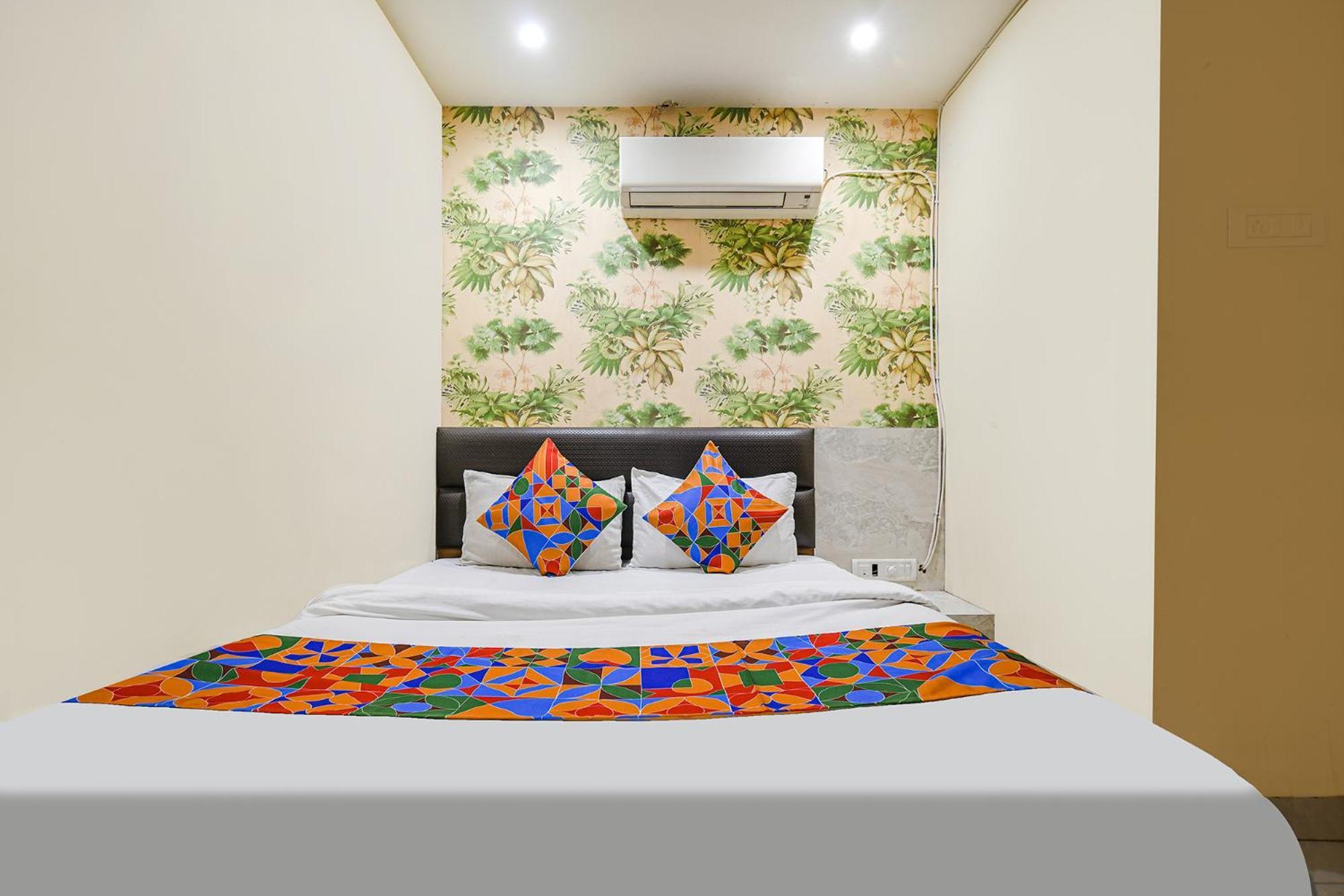Fabhotel Shivam Palace- Near Mahakal Mandir Uddzsaín Kültér fotó