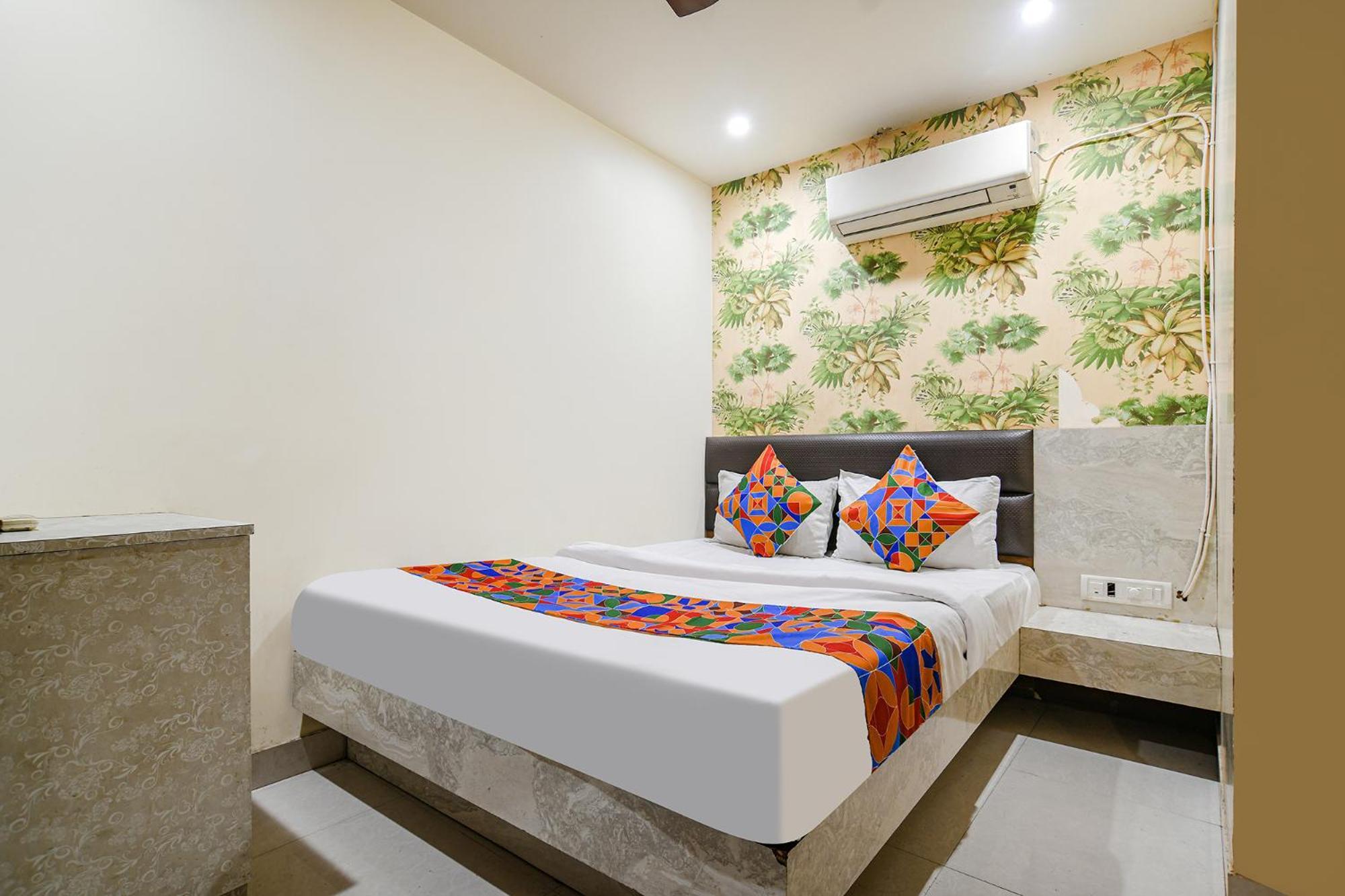 Fabhotel Shivam Palace- Near Mahakal Mandir Uddzsaín Kültér fotó